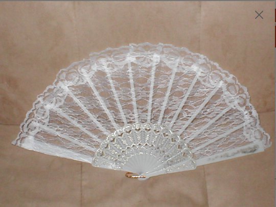 Vintage WHITE Chantilly Lace Folding Fan