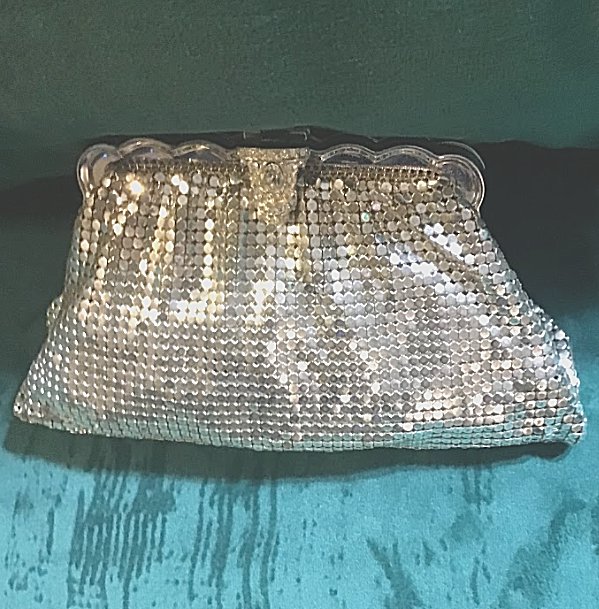 Vintage Whiting & Davis Silver metal mesh Clutch Purse w/ rhinestone clasp