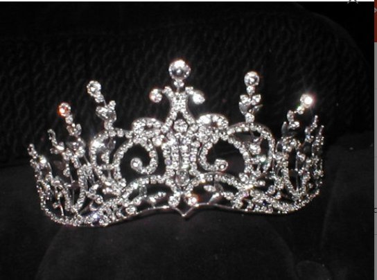 Extraordinary Rhinestone Crown