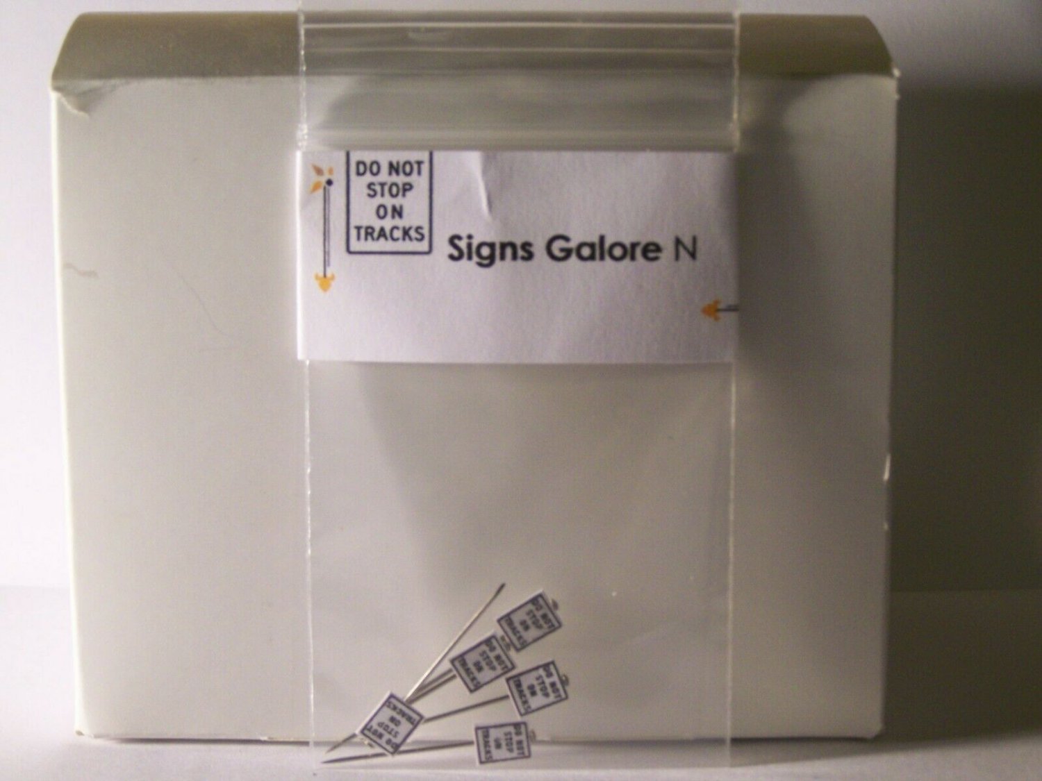 "New" Model Train 5 "Do not Stop on Tracks" signs N scale for Layout Details