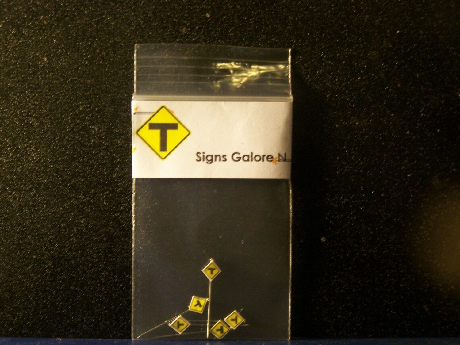 "New" Model Train 5 "T" Intersection Ahead Street signs N scale Layout Details