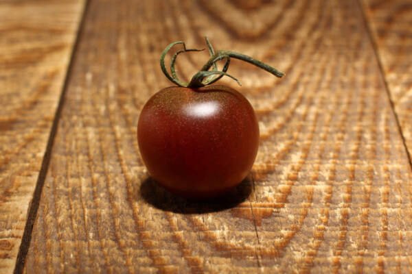 50 Black Cherry Tomato Black Skin Sweet Round Lycopersicon Fruit Vegetable Seeds Fresh Garden