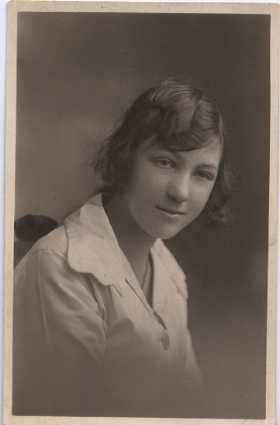 REAL PHOTO POSTCARD c1910-20s Dorothy Van Ralty UK