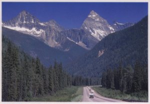 ROGERS PASS BRITISH COLUMBIA POSTCARD - CANADA