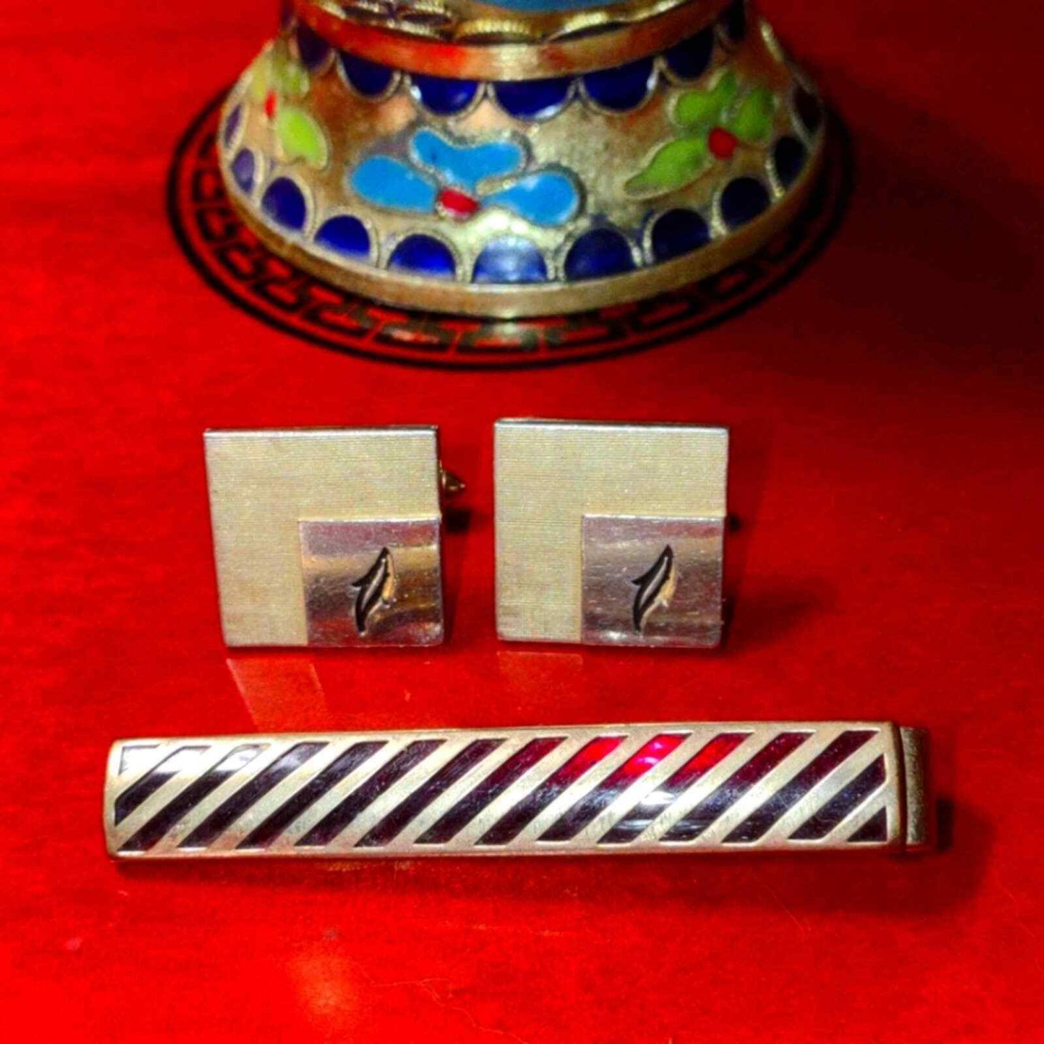 Men's tie clip and cufflinks