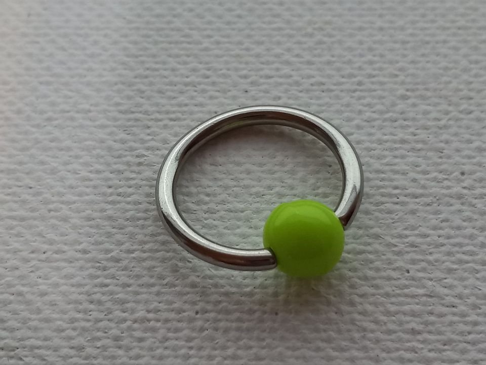 Captive Bead Ring.