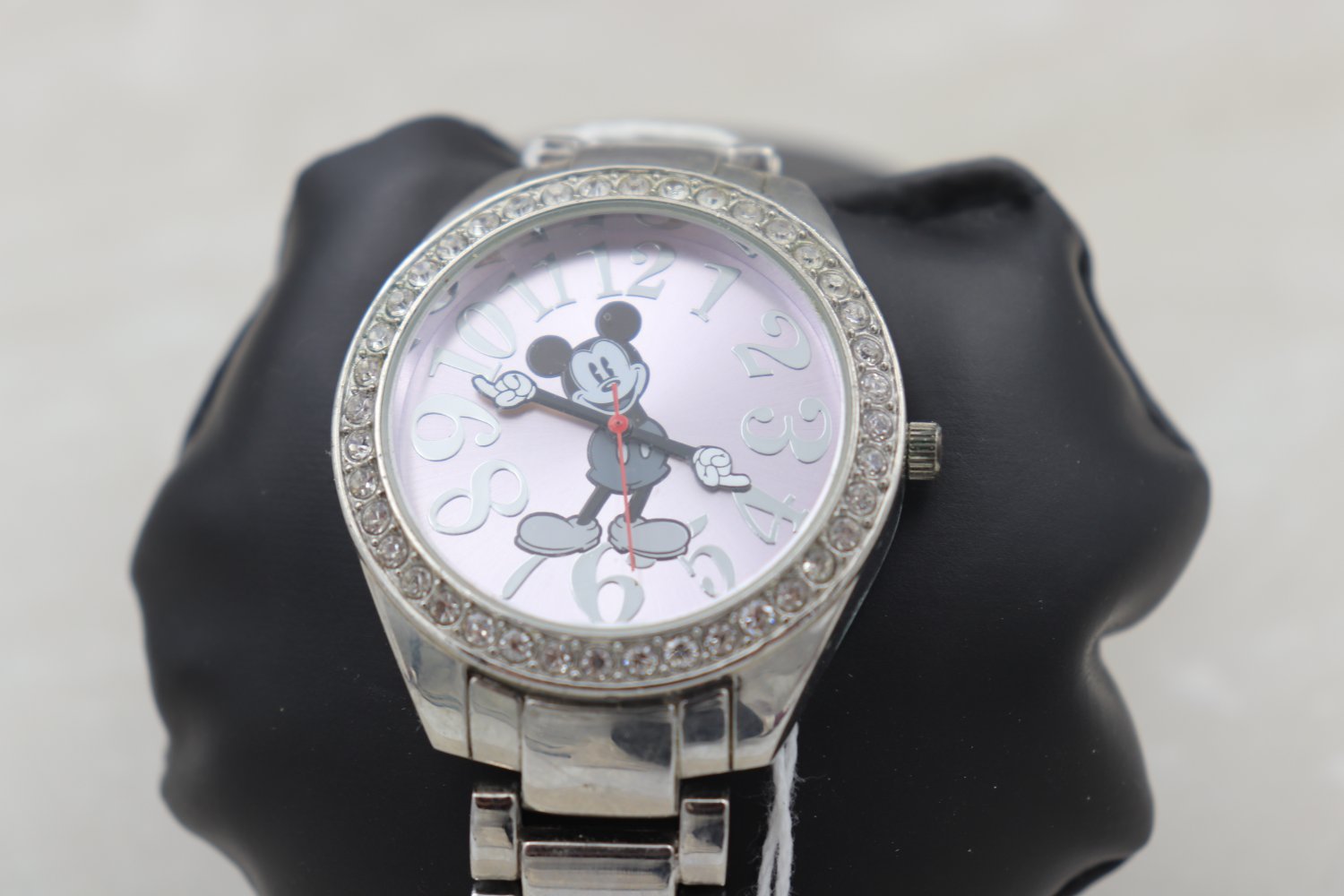 DISNEY ACCUTIME WATCH STAINLESS STEEL BAND NE4