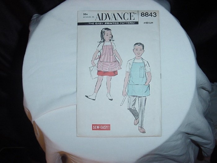Apron pattern Advance 8843 Child's Medium vintage workshop or cobbler apron   41