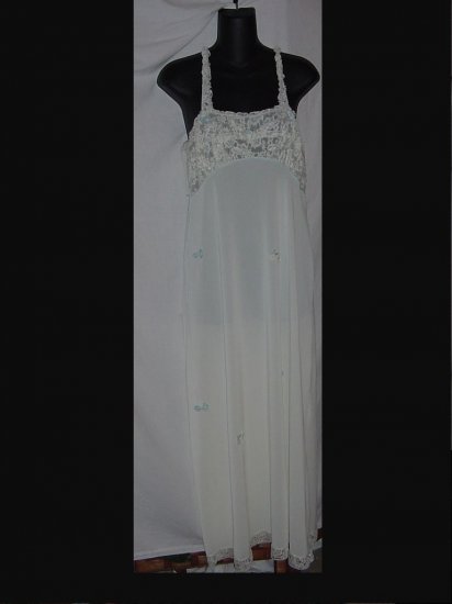 Vintage Nightgown Chevette white Blue flowers Flaw No. 90