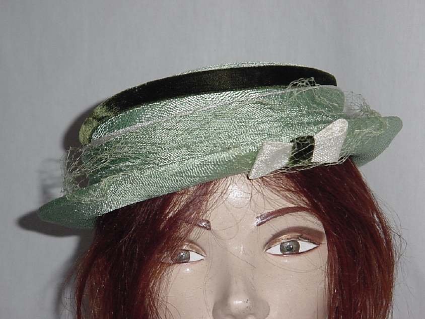 vintage hat Green womans Straw textured hat upturned brim No. 144