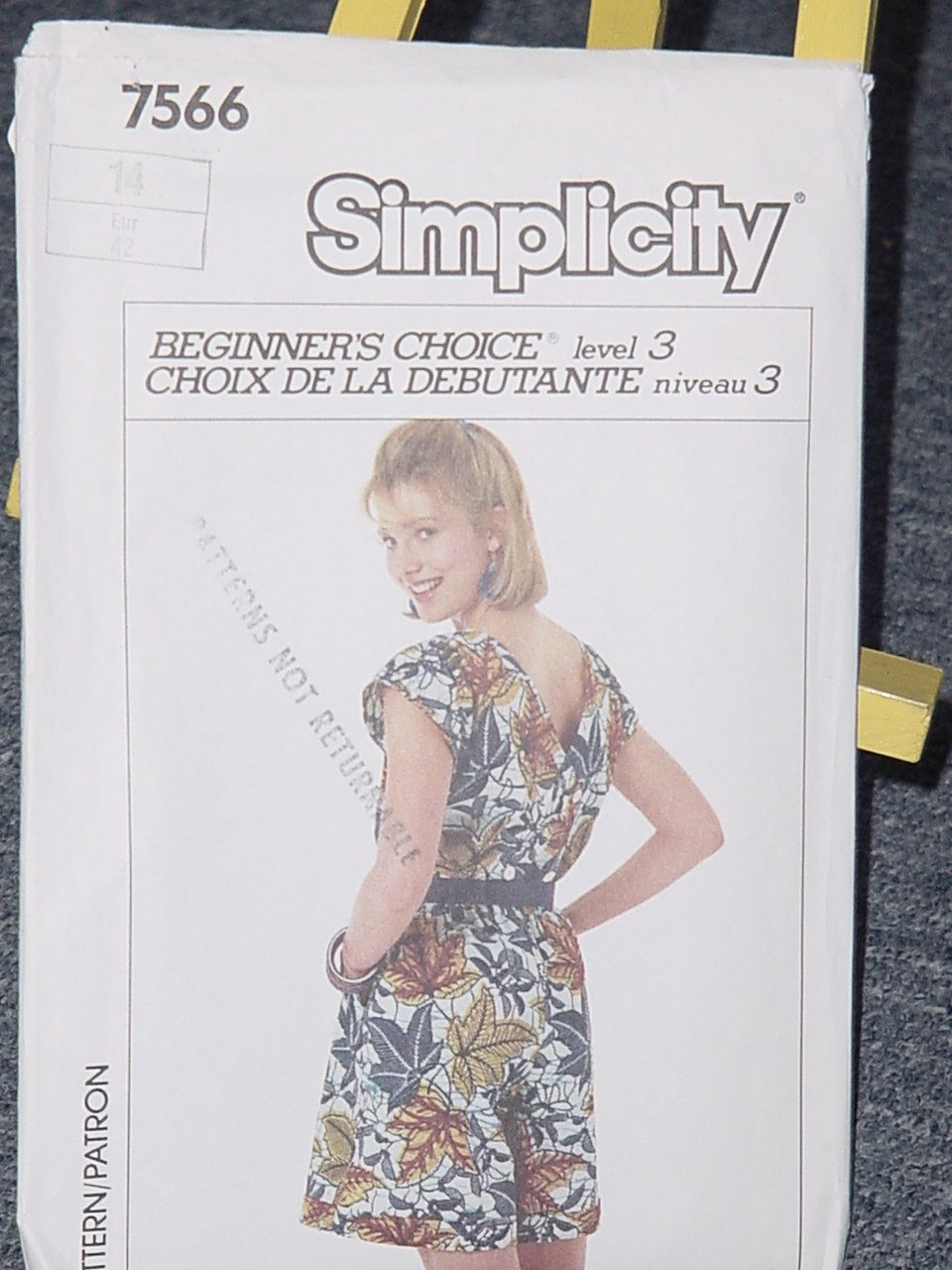 7566 Simplicity Sewing Pattern Top and Shorts  Size 14 Uncut  No. 250