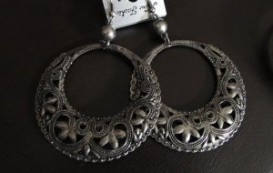 GORGEOUS EMBROIDERY STYLE HOOP EARRINGS