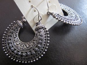 GORGEOUS INTRICATE TEXTURD HOOP EARRINGS