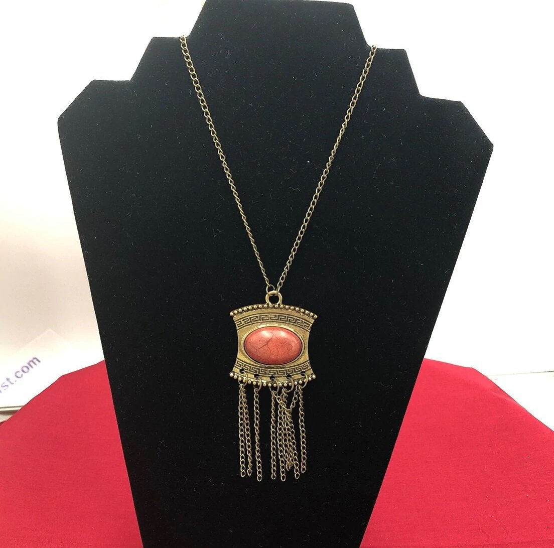 Pendant Necklace With Dangling Stings