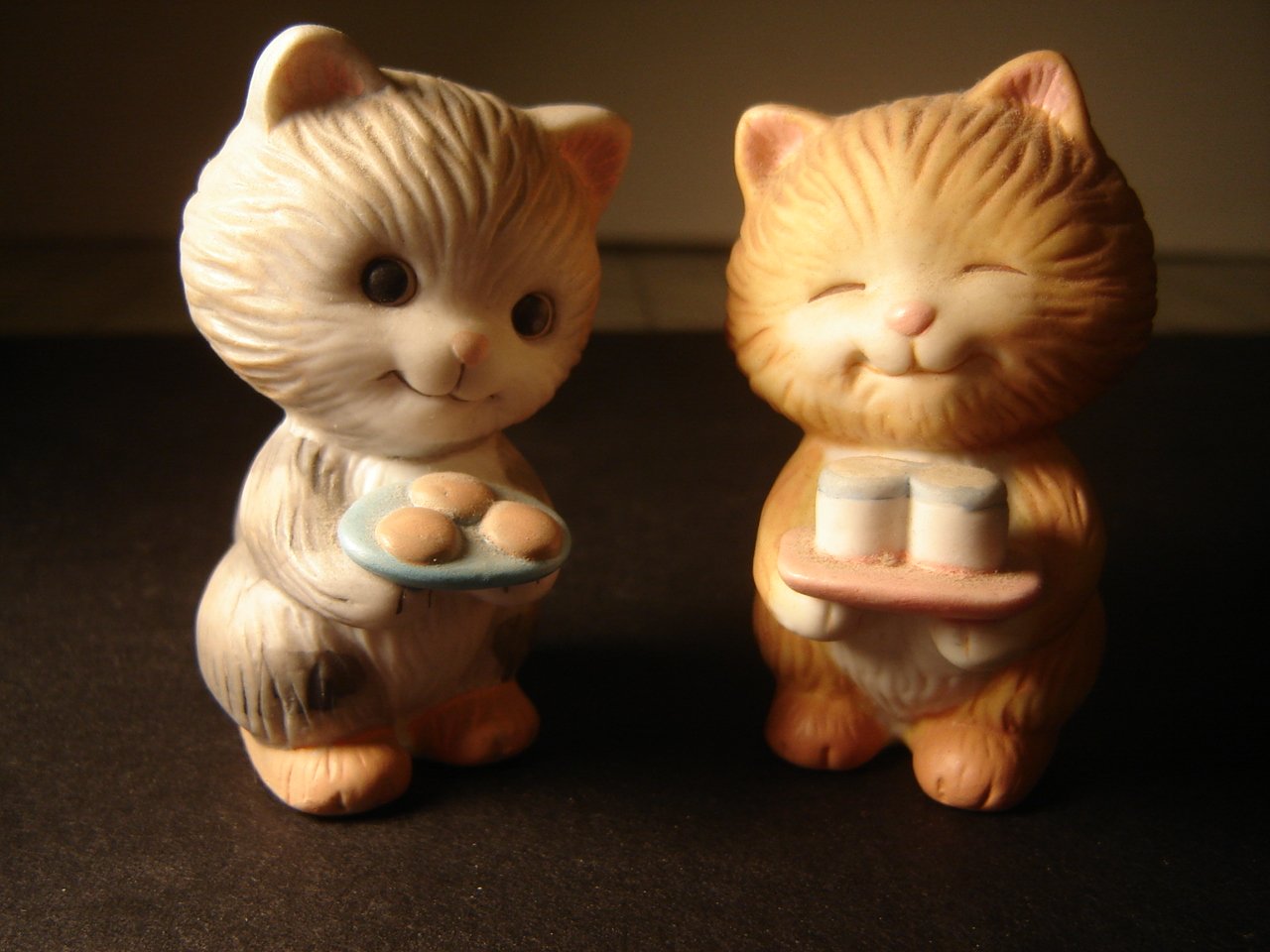 vintage Avon Best Buddies Sharing Kittens porcelain collectible figurines 1992 excellent