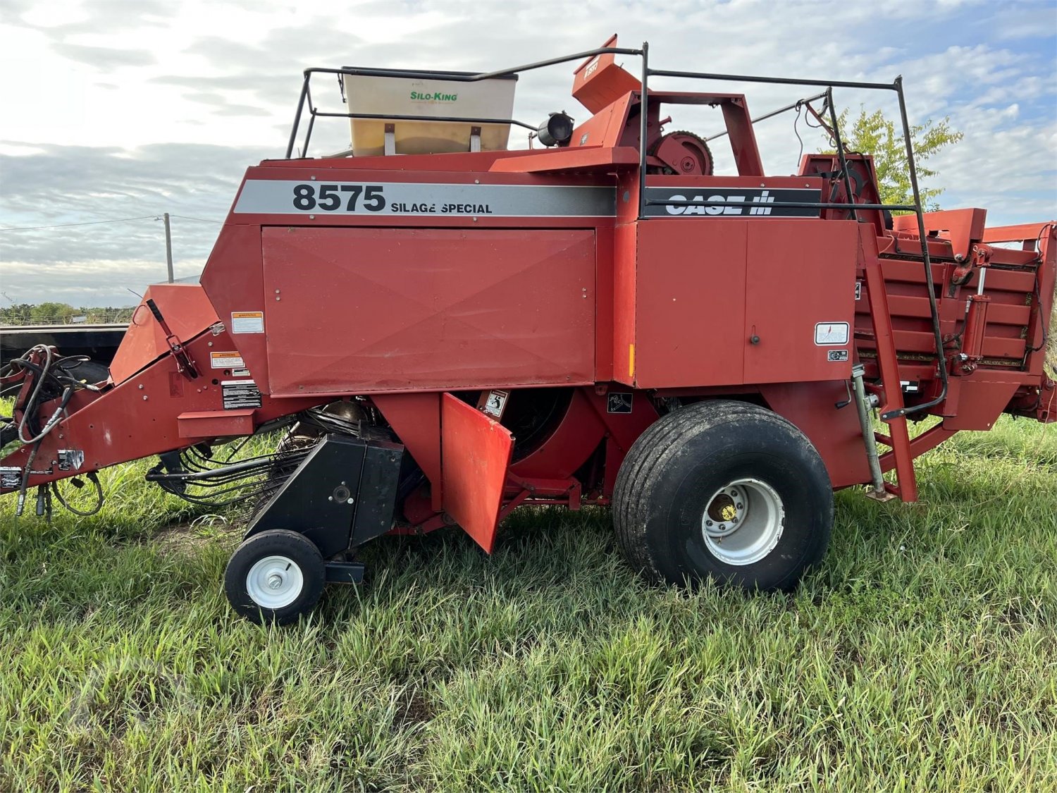 Case IH 8575 Mid-size Rectangular Baler Parts Catalog Manual PDF (north America)