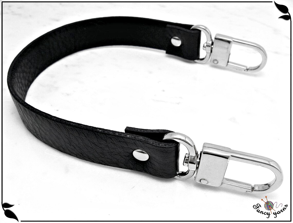 Bag handle in black leatherette, 32 cm / 42 cm, double sided, 20 mm width, silver carabiners