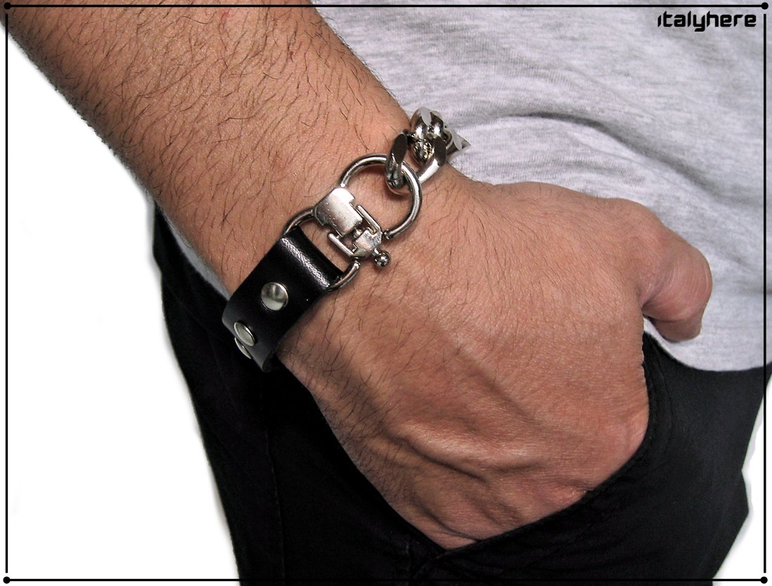 Cowhide leather bracelet with chrome studs, luxury gourmet chain, original and resistant clasp.