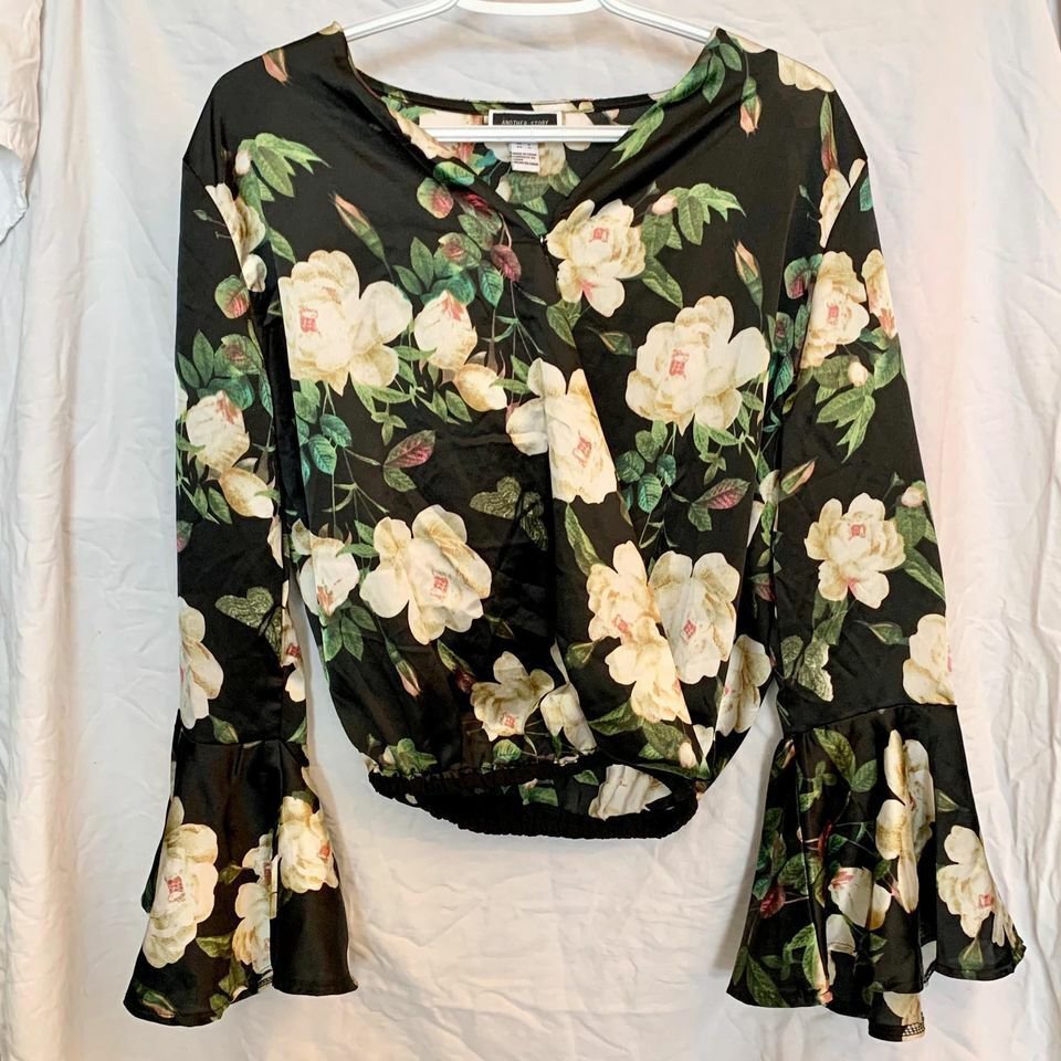 Another Story flowy blouse floral flare size small ruffle silky long sleeve top