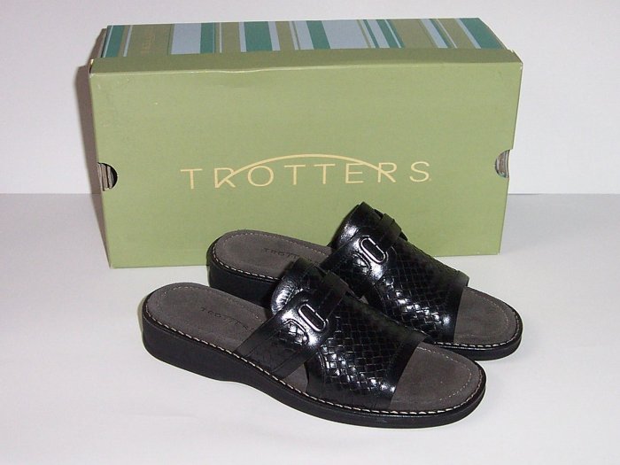 TROTTERS "Carley" Womens Black Slides/Mules/Sandals 6 Narrow