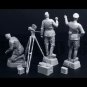 1/35 Resin Figure Model Kit GERMAN (3 FIGURES WITH device) WWII WW2 Unpainted