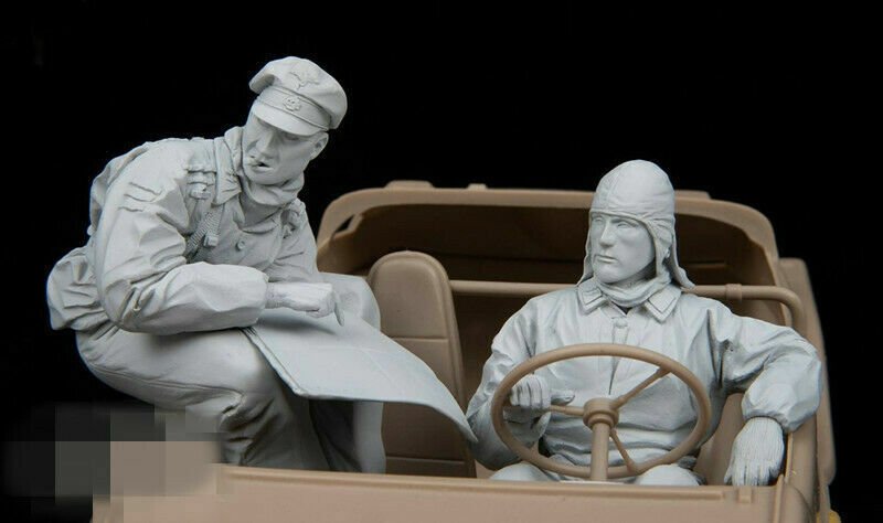 1/16 Resin Figure Model Kit GERMAN (2 FIGURES NO CAR) WWII Unpainted X0006