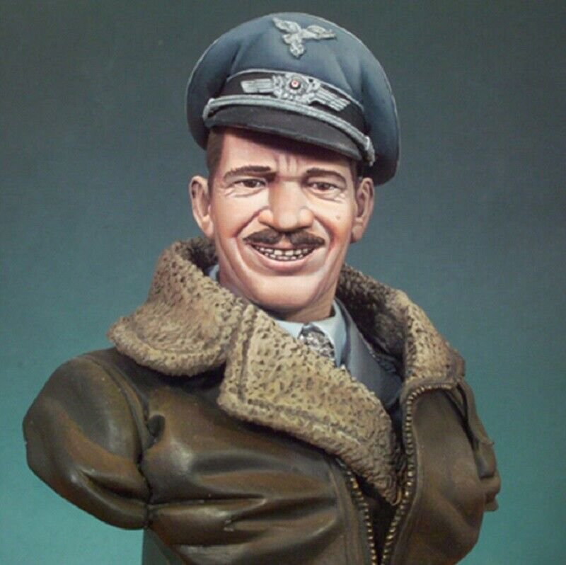 1/10 BUST Resin Model Kit German Soldier Pilot Luftwaffe WWII Unpainted X0267
