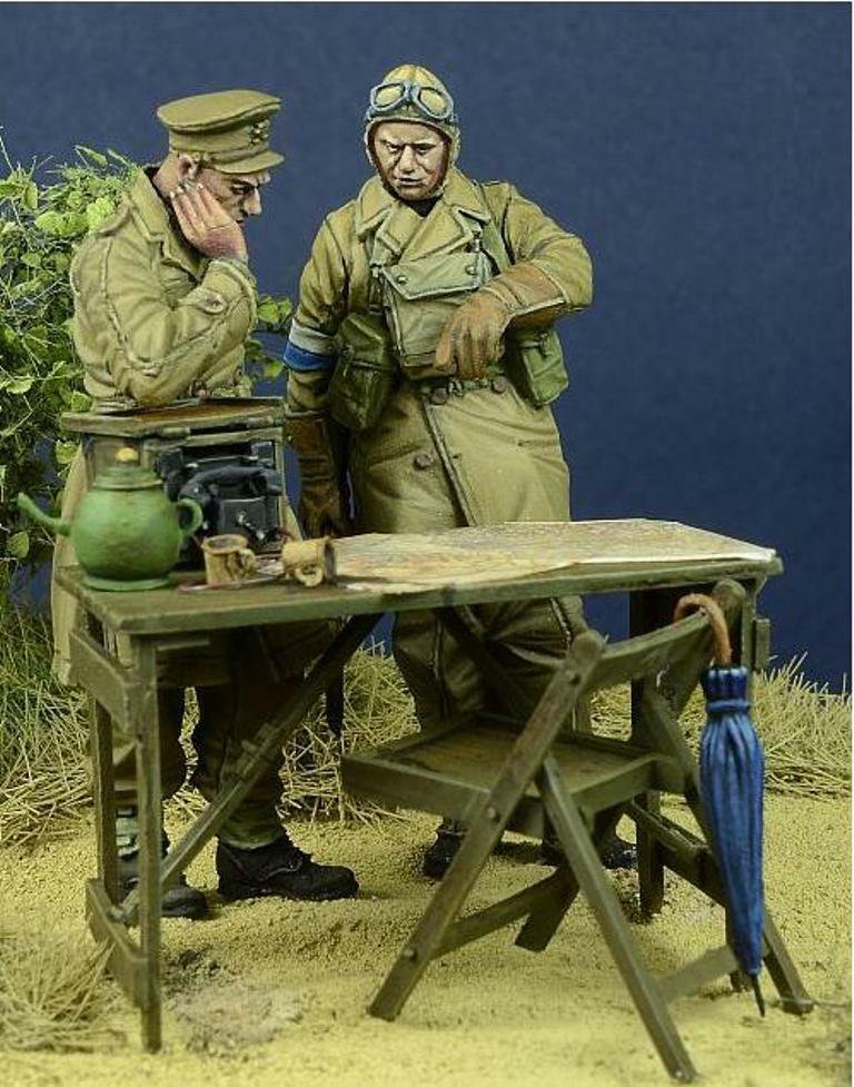1/35 Resin Figure Model Kit British Officers WWII with Furniture Unpainte