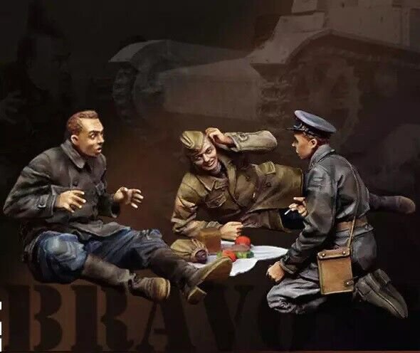 1/35 3pcs Resin Figure Model Kit Soviet Soldiers Have a Snack WWII Unpainted