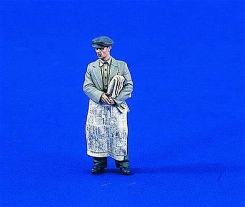 1/35 Resin Figure Model Kit Civic News Seller WWII Unpainted Unassambled