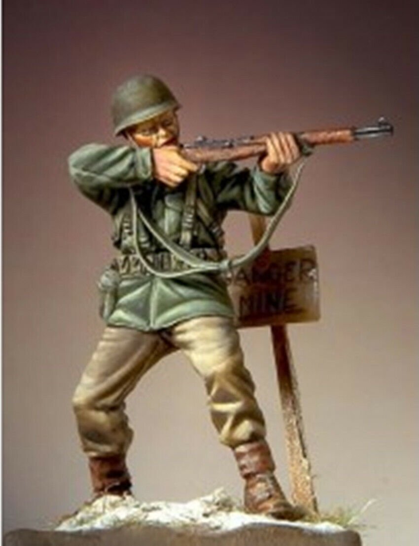 1/35 Resin Figure Model Kit German Soldier Grenadier (no base) WWII Unpainted
