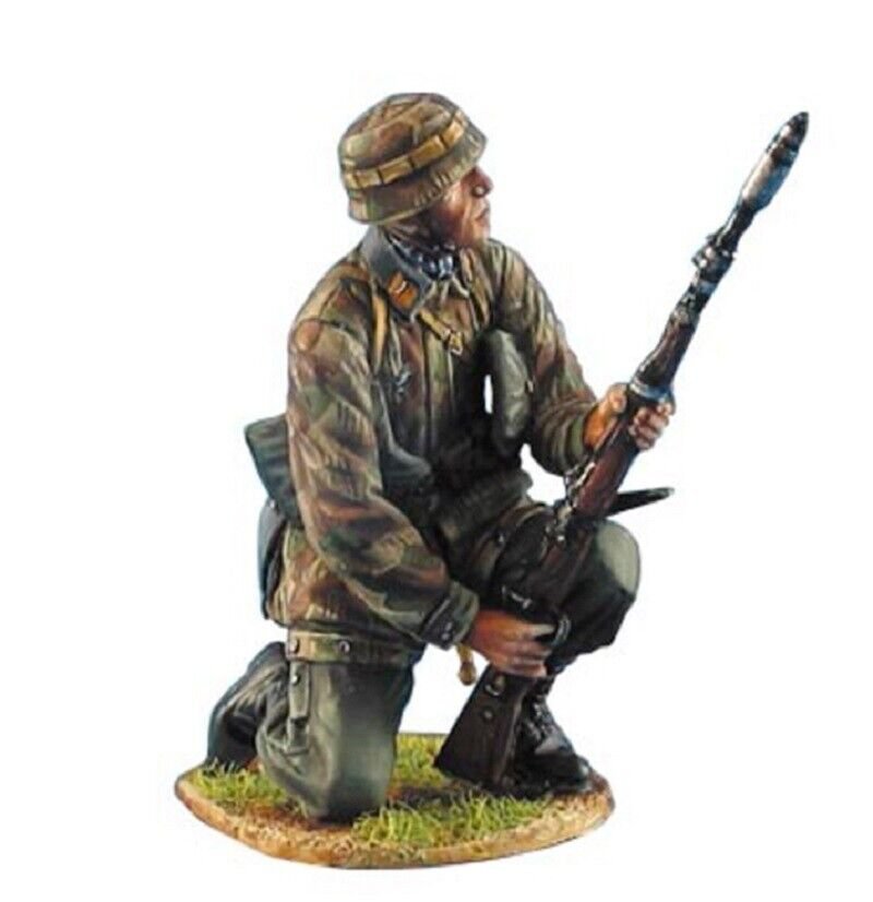 1/35 Resin Figure Model Kit German Soldier Tank Destroyer WWII Unpainted