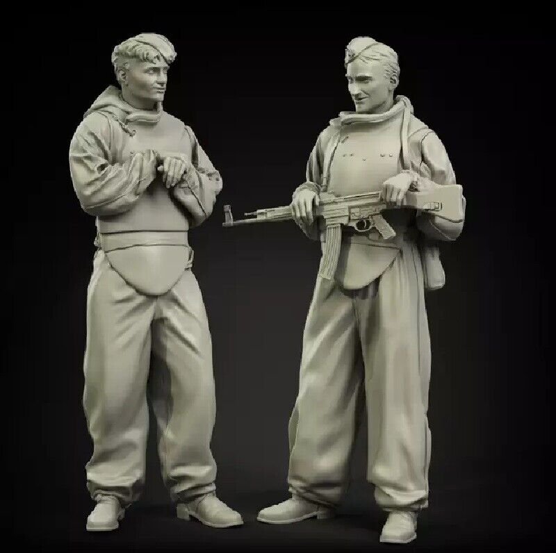 1/35 Resin Figure Model Kit Soviet Soldiers Engineers WWII Unassambled Unpainted