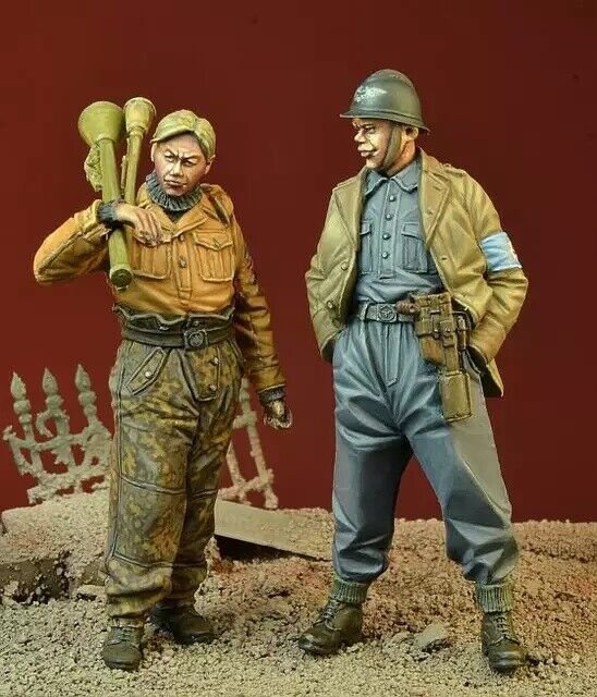 1/35 Resin Figure Model Kit German Luftschutz Member WWII Unpainted Unassambled