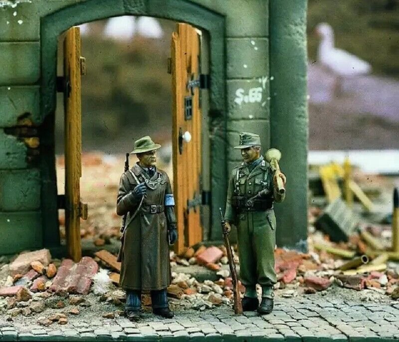 1/35 Resin Figure Model Kit German Soldiers Volksgrenadiers WWII Unpainted
