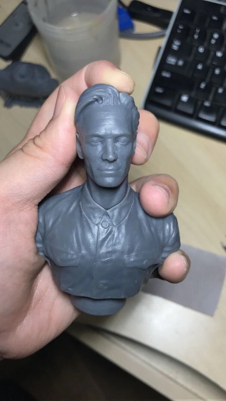 BUST Resin Figure Model Kit Alien Man Unpainted Unassambled