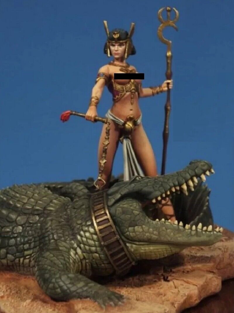 1/22 80mm Resin Figure Model Kit Princess of Egypt with a Nile Crocodile Unpaint