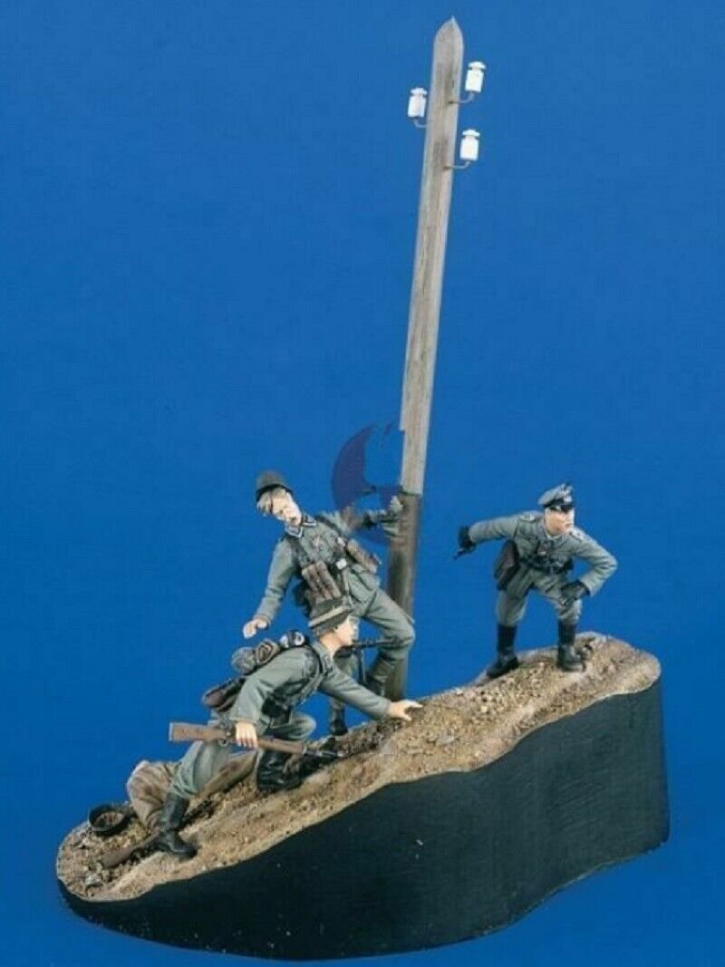1/35 Resin Figure Model Kit German Soldiers Infantry WWII (with base) Unpainted