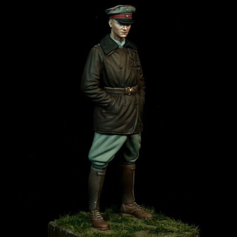 1/24 Resin Figure Model Kit Soviet Officer Red Army Unpainted Unassambled