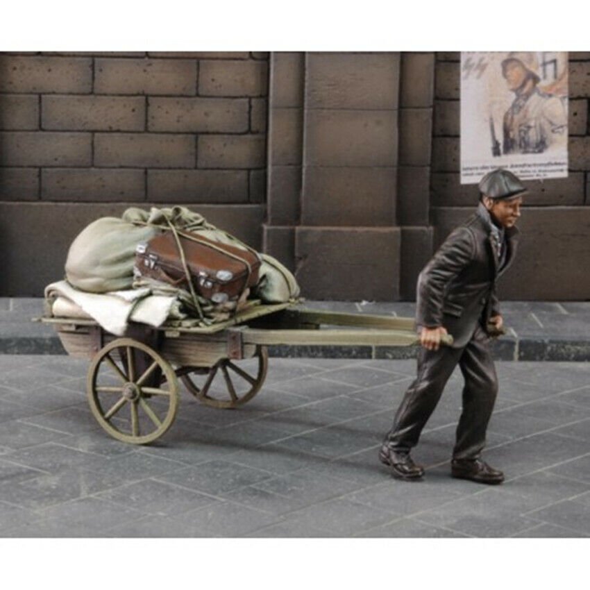 1/35 Resin Figure Model Kit Local Resident flees from the War WWII Unpainted
