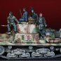 1/35 Resin Figure Model Kit The Soldiers (no Tank) WWII Unassambled Unpainted