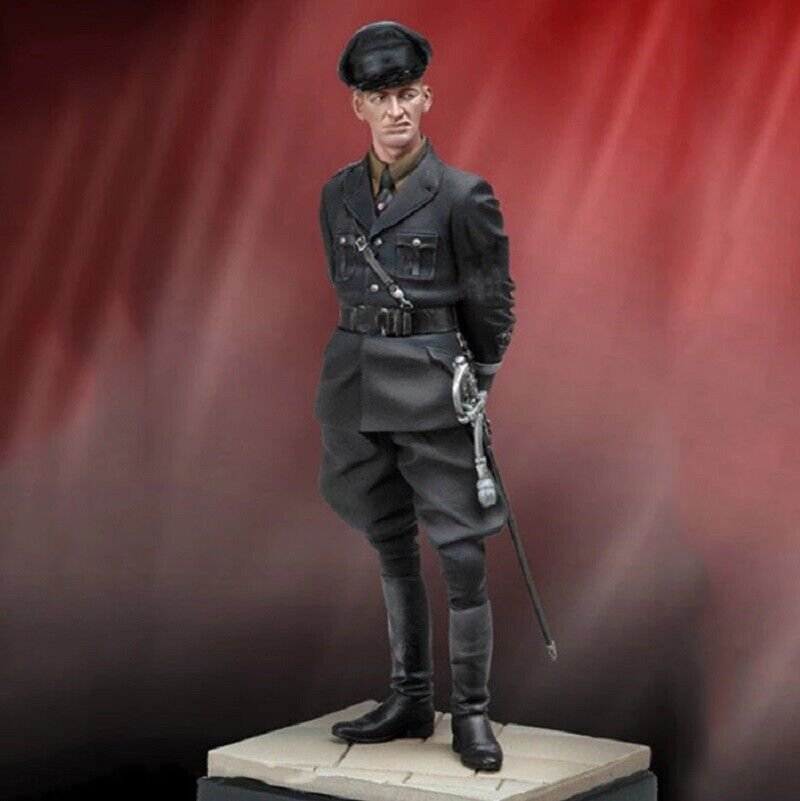 1/18 Resin Figure Model Kit German Officer (with base) WWII Unpainted Unassambl