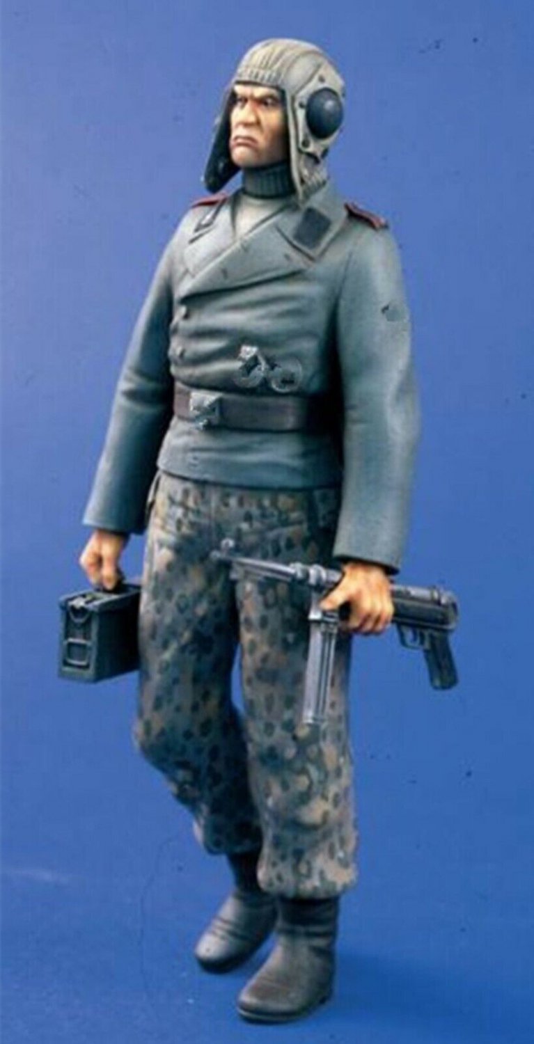 1/16 Resin Model Kit German Soldier Tankman WWII Unpainted Unassembled X0258