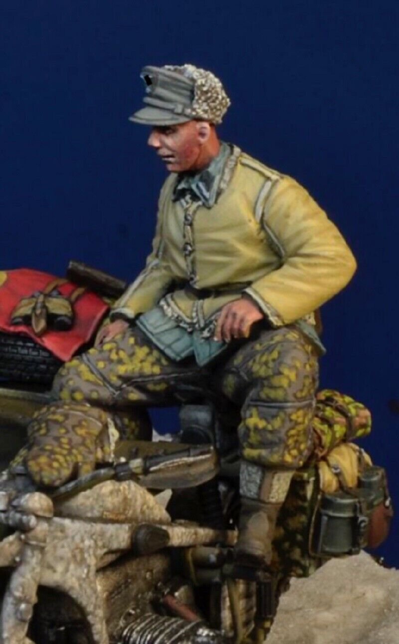 1/35 Resin Figure Model Kit German Soldier Infantry WWII (no moto) Unpainted