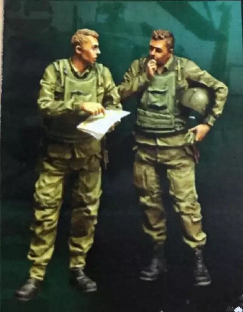 1/35 Resin Figure Model Kit Vietnam War US Helicopter Pilots Unpainted Unassambl