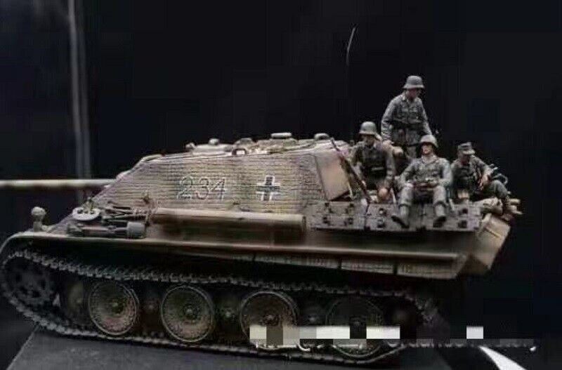1/35 Resin Figure Model Kit German Soldier Tank Crew WWII (no tank) Unpainted