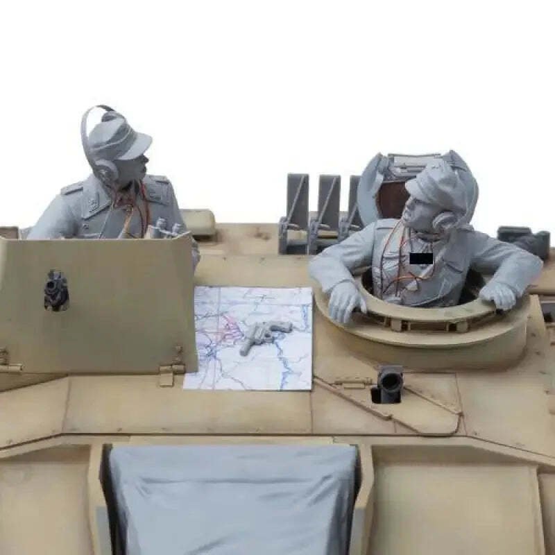 1/16 2pcs Resin Model Kit German Soldiers Tank Crew no tank WW2 Unpainted