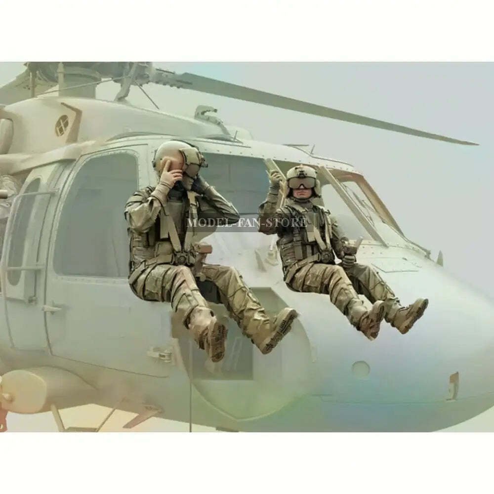 1/35 Resin Model Kit Modern Soldiers Helicopter Pilots Black Hawk Unpainted