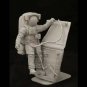 1/24 Resin Figure Model Kit Astronaut Outer Space (with Base) Fantasy Unpainted