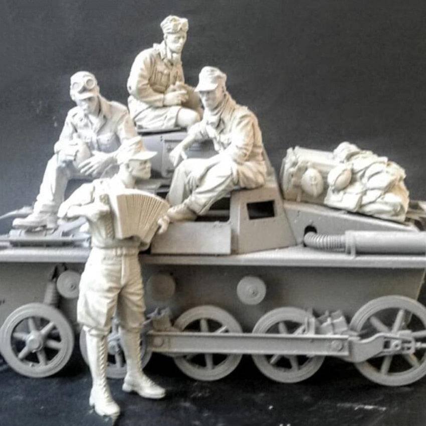 1/16 4pcs Resin Model Kit German Soldiers Afrika Korps Tank Crew WW2 Unpainted